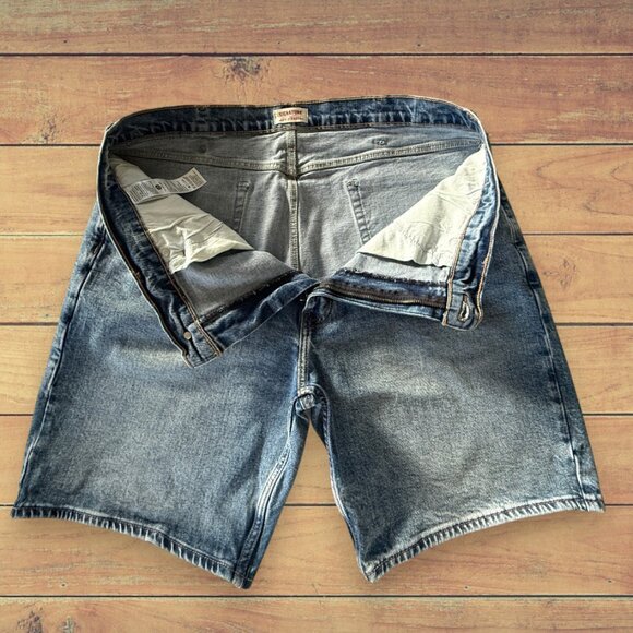 Levis Mens Signature Medium Wash Denim 10 inch Tradition Blue Jean Shorts - Picture 4 of 7